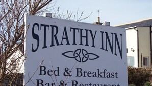 A sign for Strathy Inn, a Bed & Breakfast Bar & Restaurant. - Strathy Inn (Thurso)
