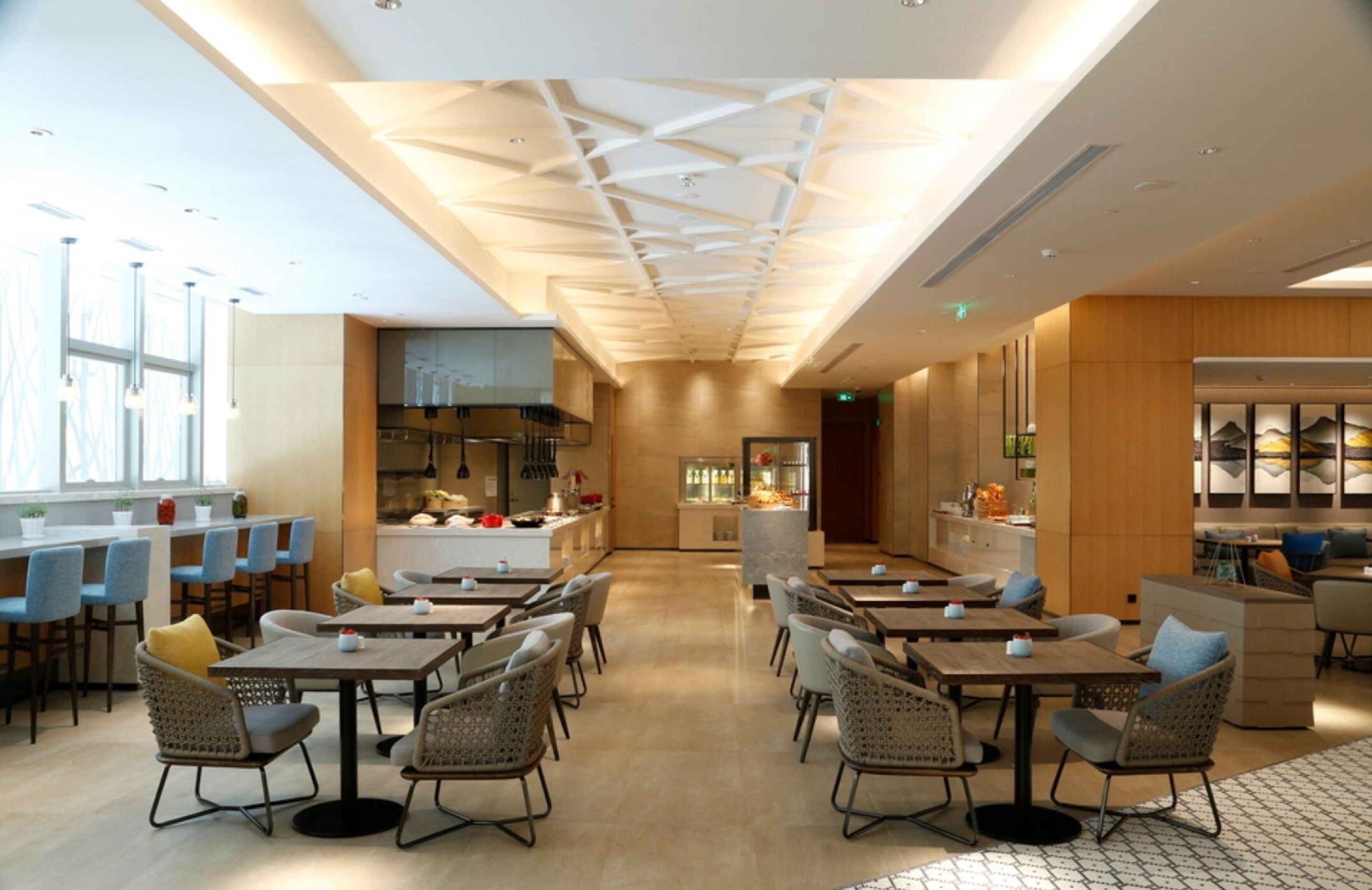 Sarapan prasmanan setiap hari (CNY 80 per orang)