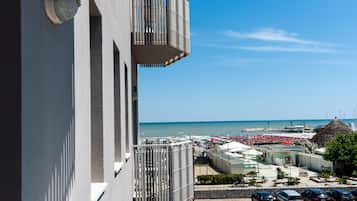 Minibar, in-room safe, desk, free WiFi