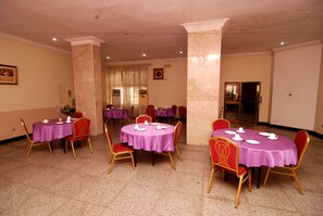 Bao gồm bữa sáng đặc sản địa phương hàng ngày