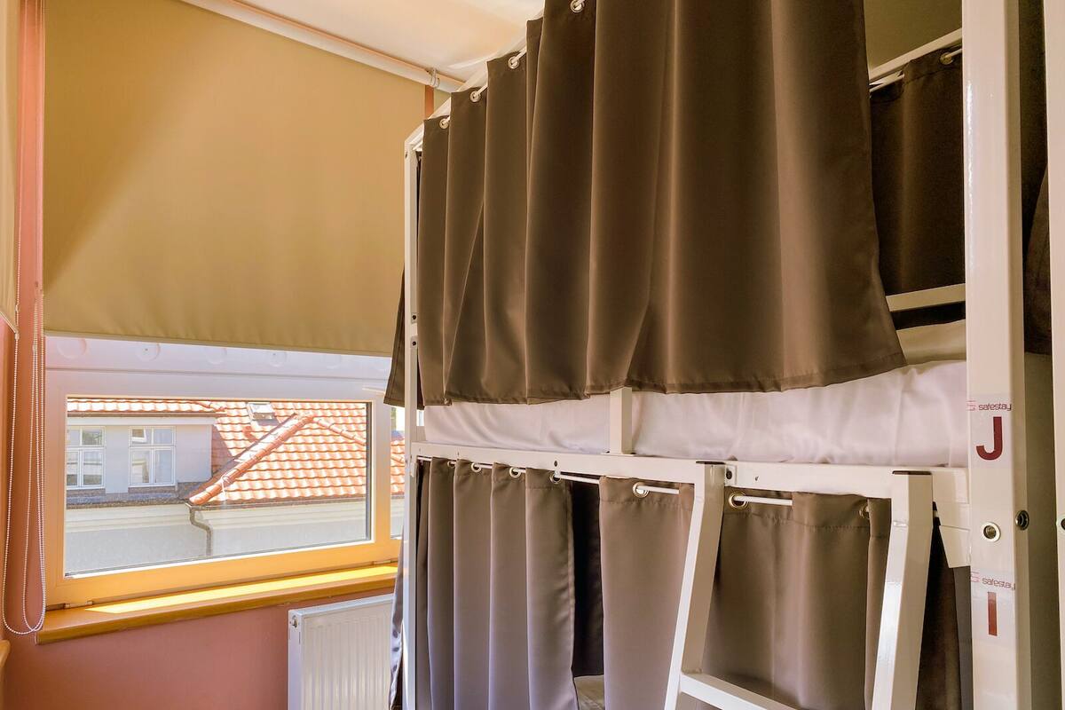 In-room safe, WiFi (free)