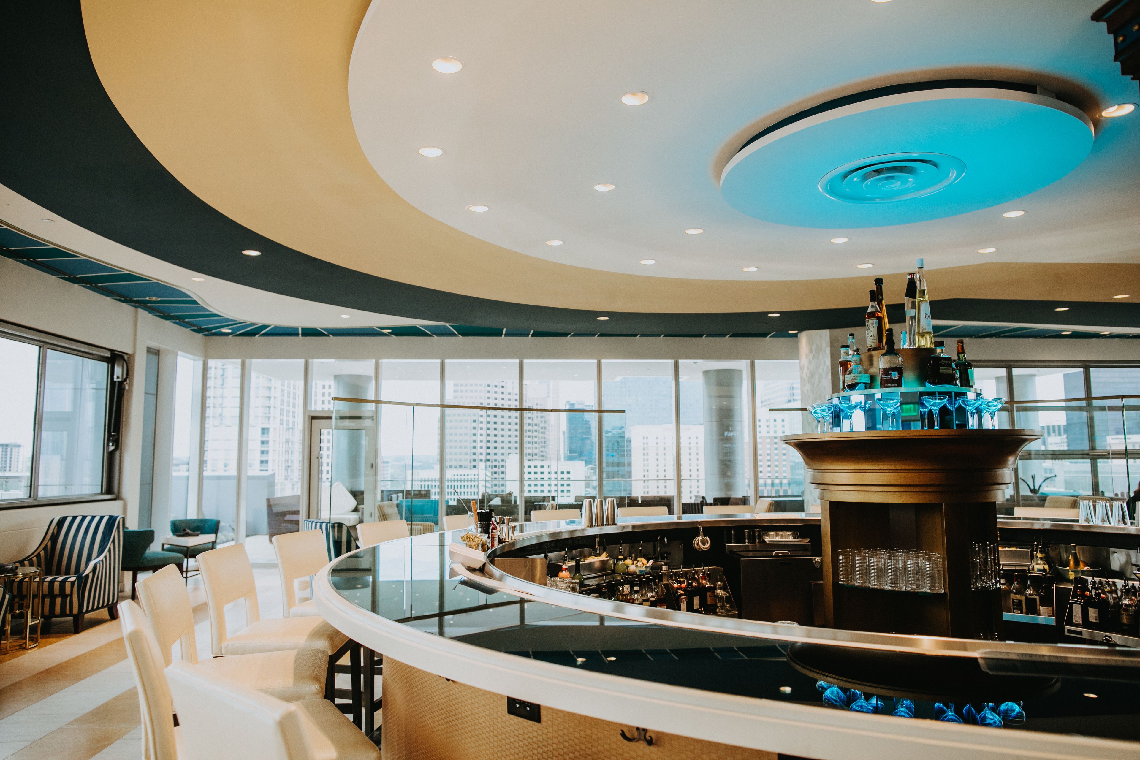 2 bars/lounges, rooftop bar