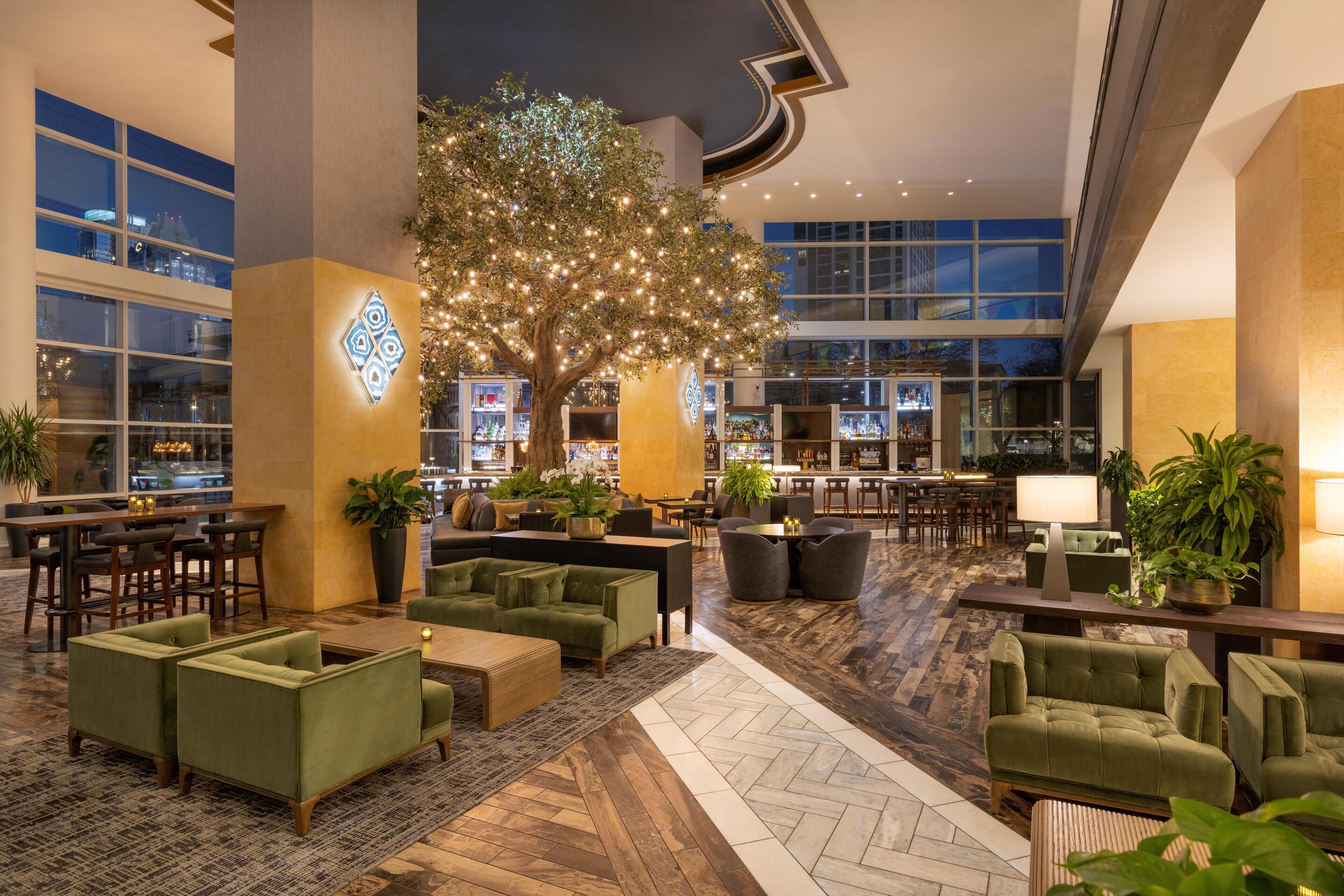 6 restaurants, breakfast, lunch, dinner served; American cuisine