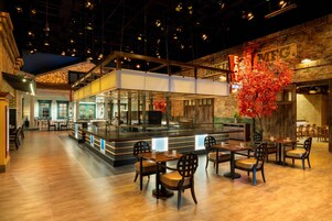 6 restaurants, breakfast, lunch, dinner served; American cuisine 