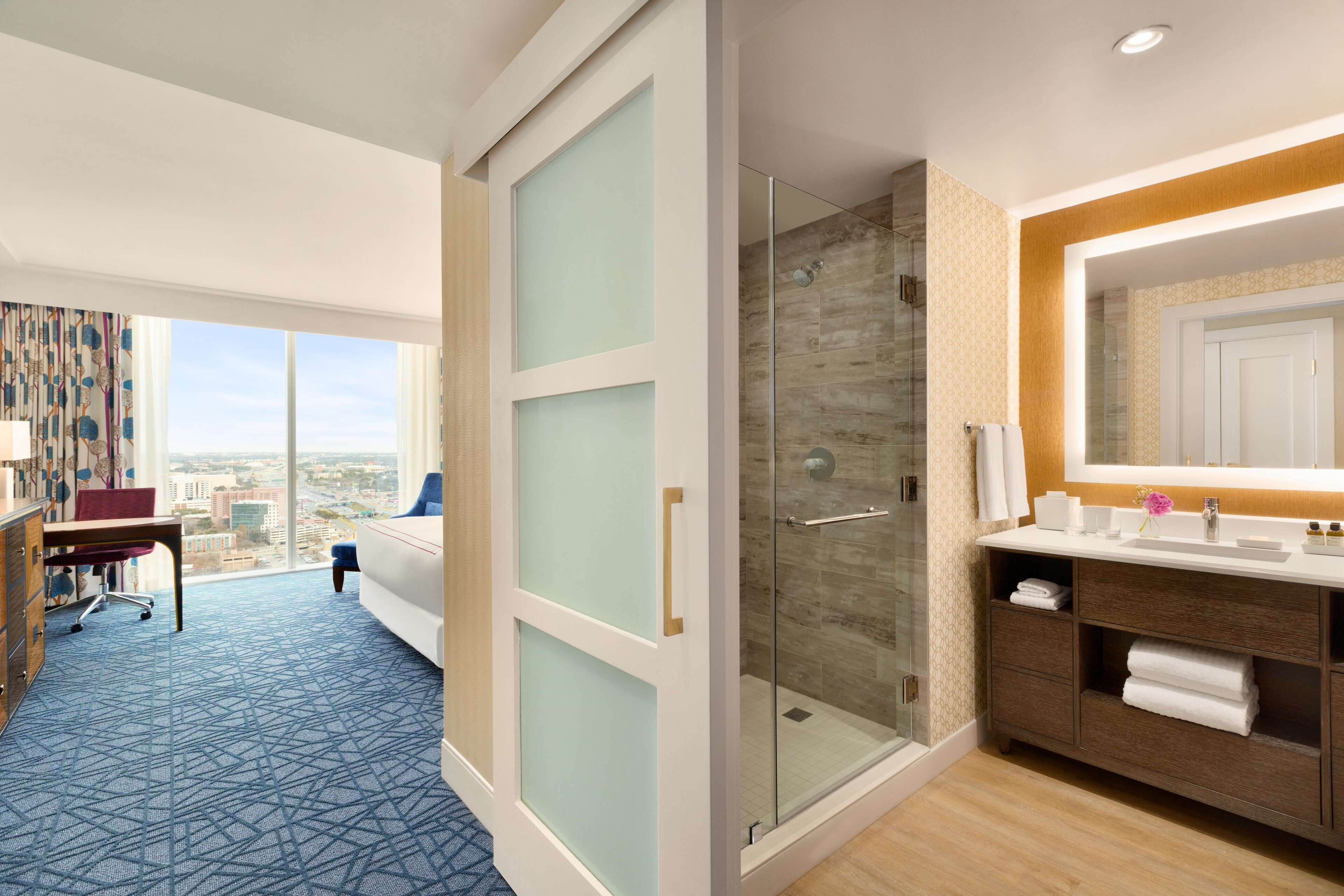 Studio Suite, 1 King Bed | Premium bedding, pillow-top beds, minibar, in-room safe