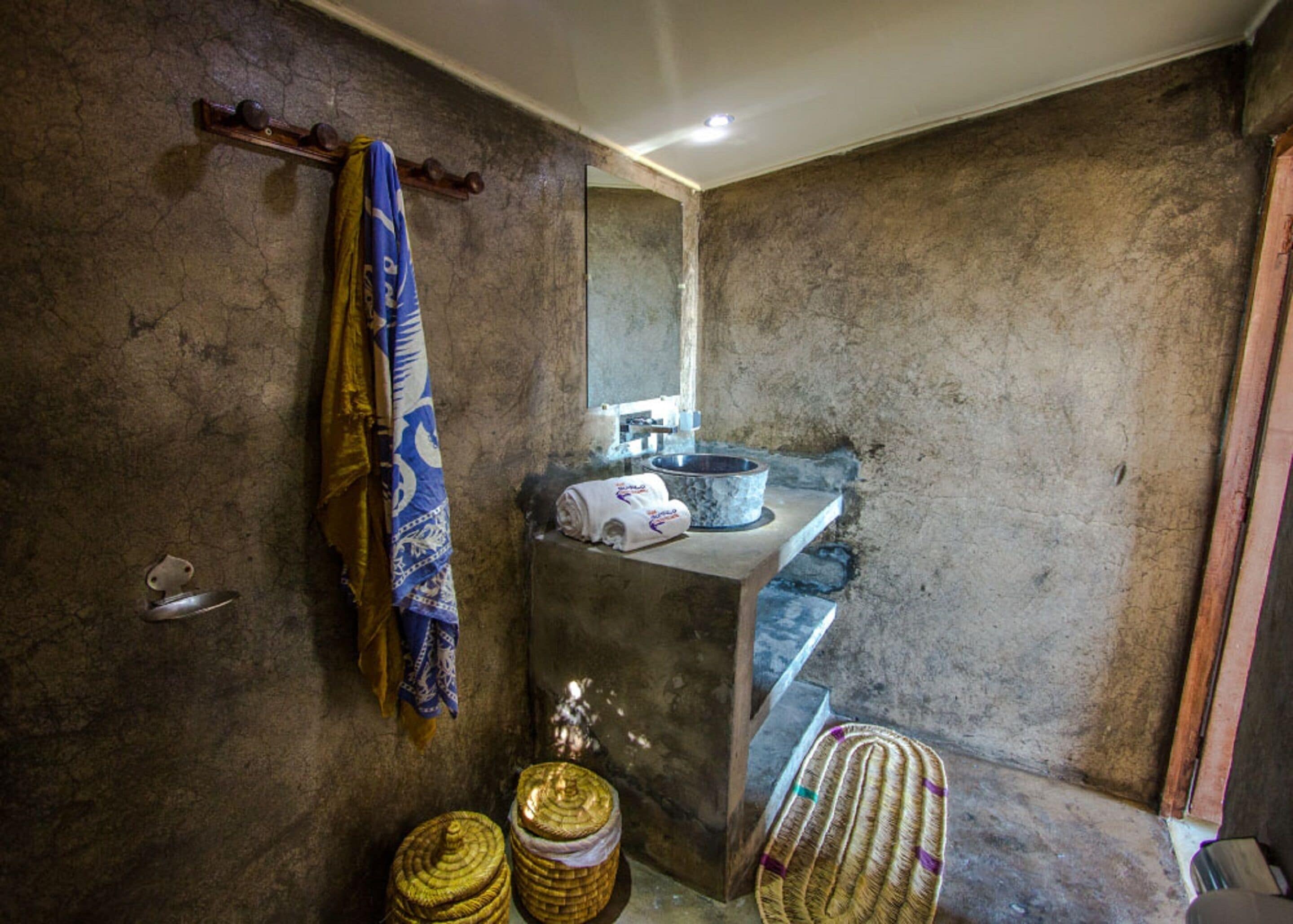 Bungalow (Dragon) | Bathroom | Shower, free toiletries, bathrobes, towels