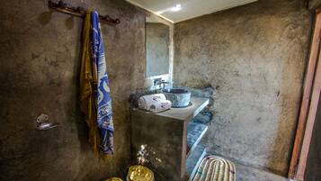 Bungalow (Dragon) | Bathroom | Shower, free toiletries, bathrobes, towels