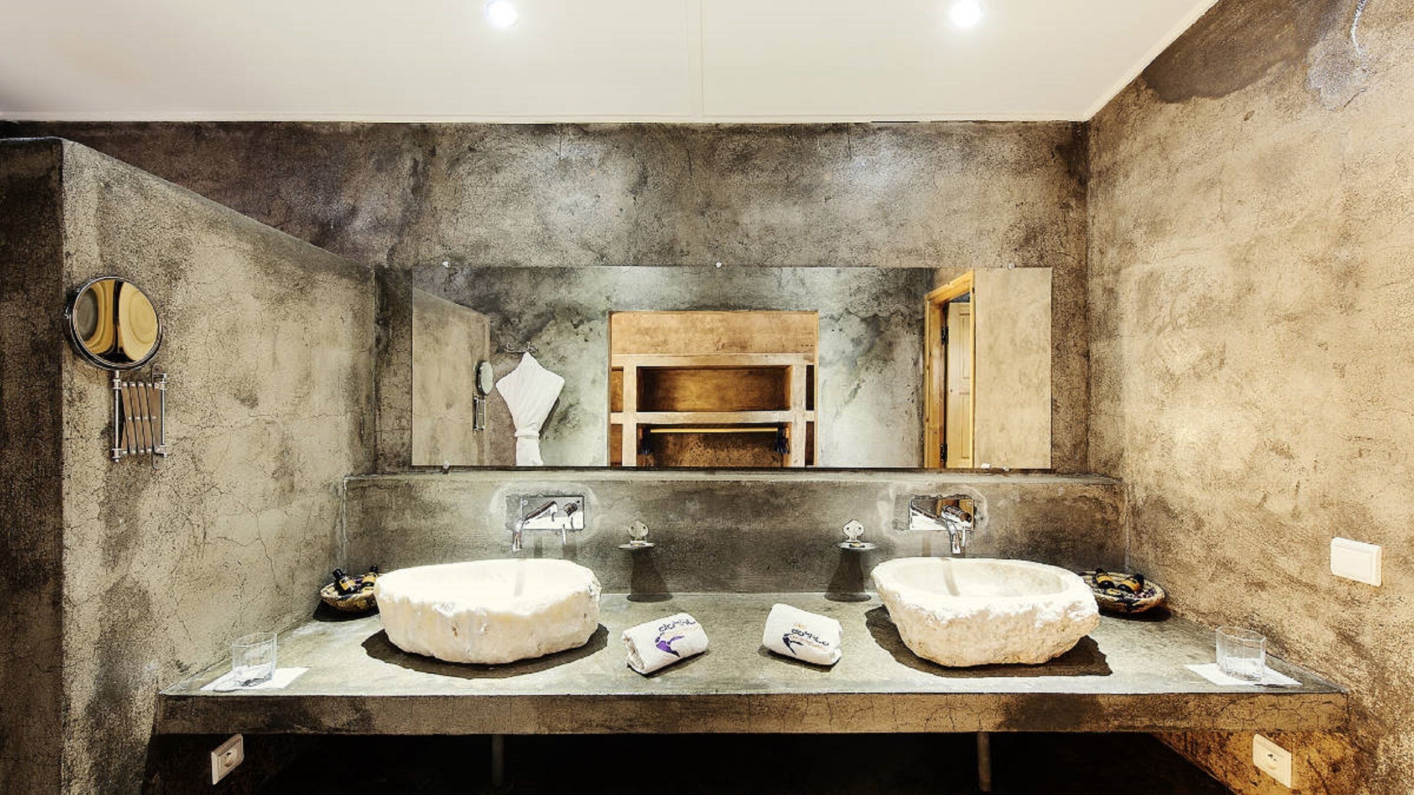 bungalow (vip a) | bathroom | shower, free toiletries, dressing gowns, towels