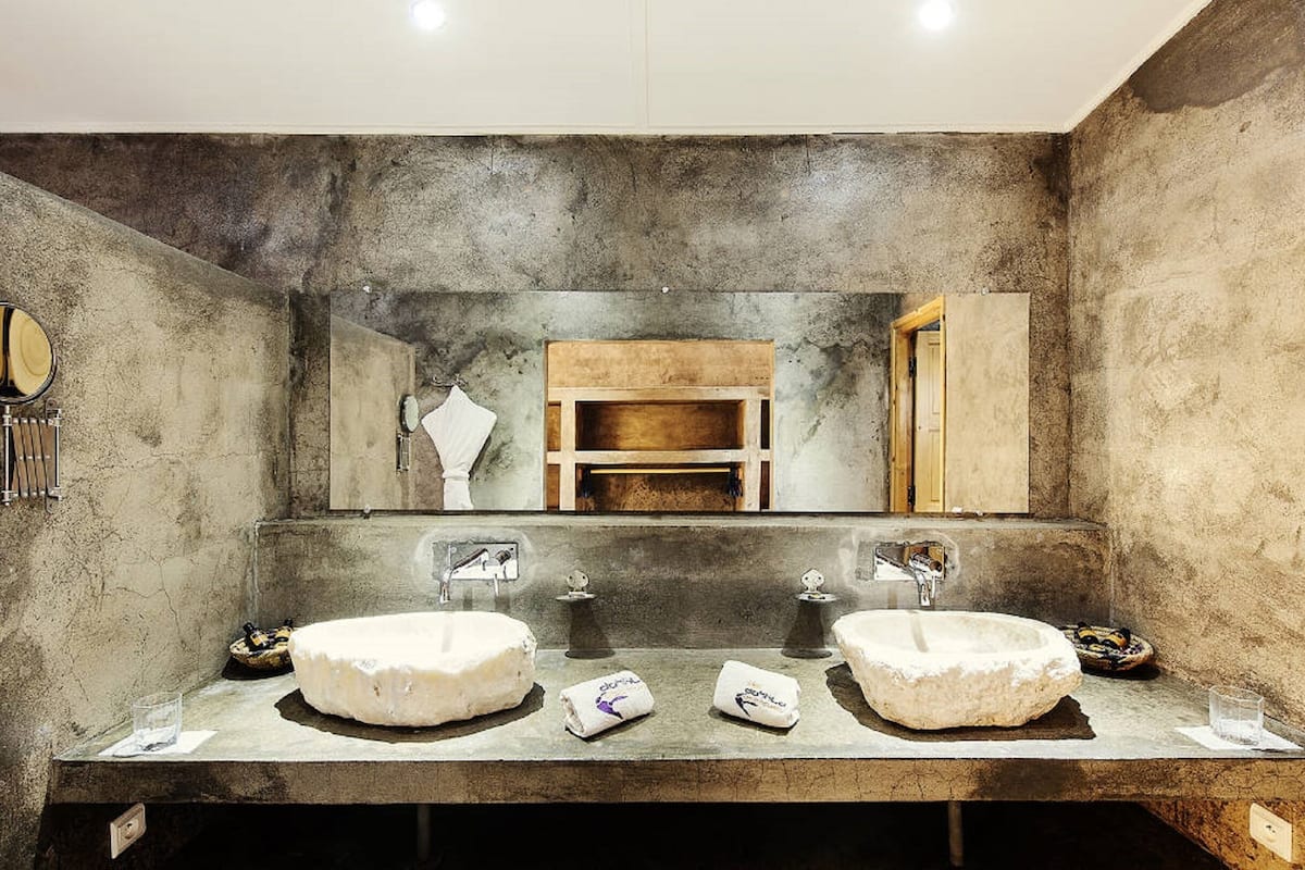 bungalow (vip a) | bathroom | shower, free toiletries, dressing gowns, towels