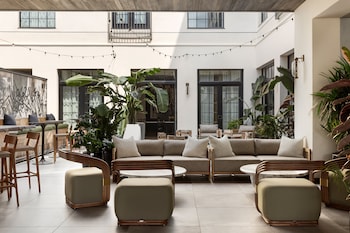 2 restaurants, breakfast, lunch, dinner served; Mediterranean cuisine at Kimpton La Peer Hotel by IHG