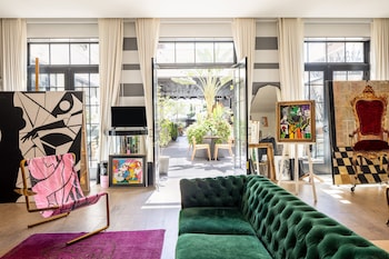Meeting space at Kimpton La Peer Hotel by IHG