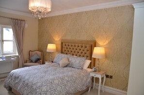 Queen Room | Premium bedding, in-room safe, desk, free WiFi - The Lawrence (Athboy)