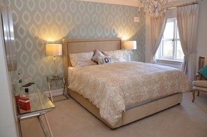 Premium bedding, in-room safe, desk, free WiFi - The Lawrence (Athboy)
