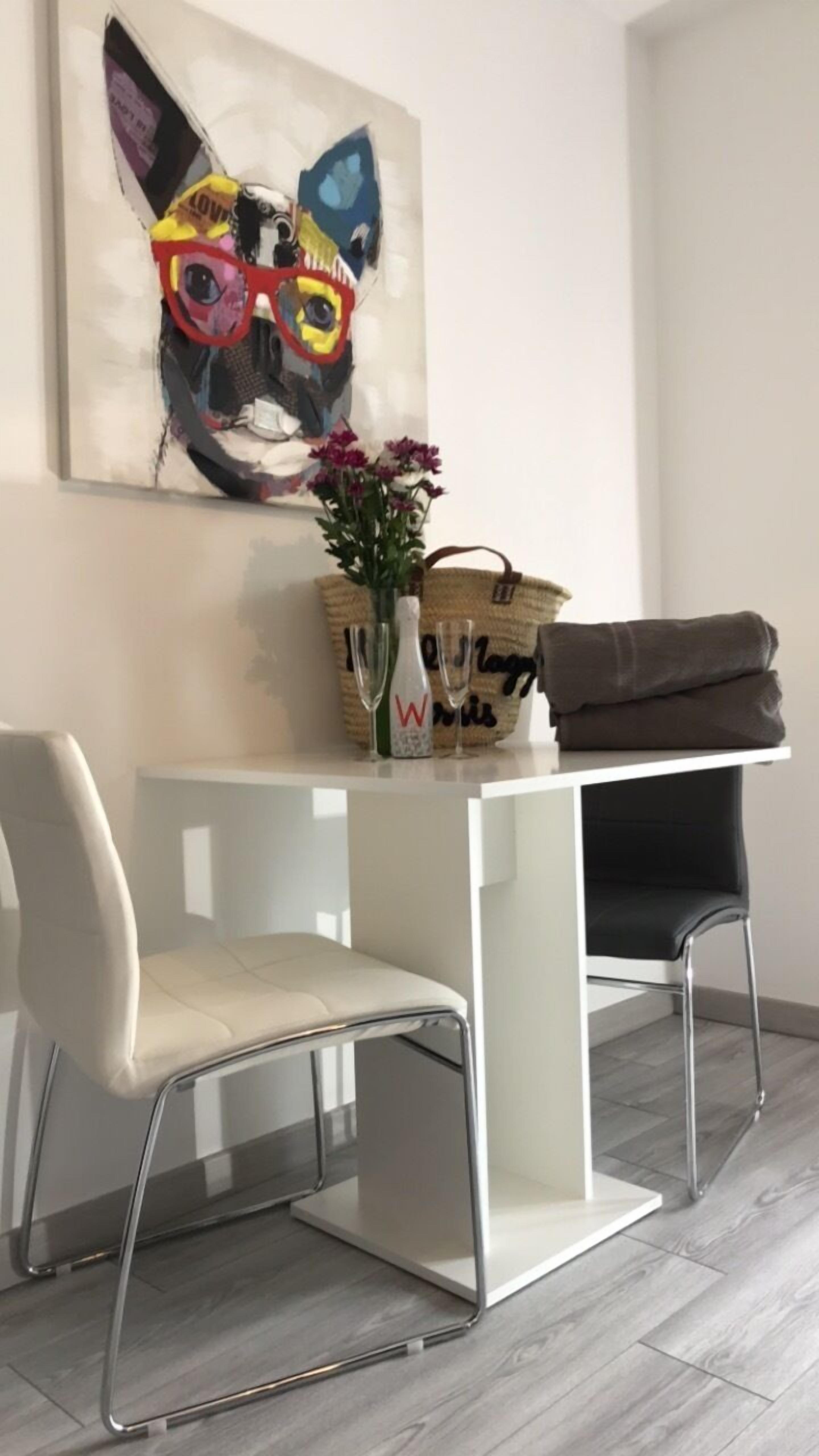 comfort studio, balcony | in-room dining