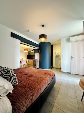 Superior Studio | Egyptian cotton sheets, premium bedding, Select Comfort beds, minibar - Hotel Eden Cassis (Cassis)