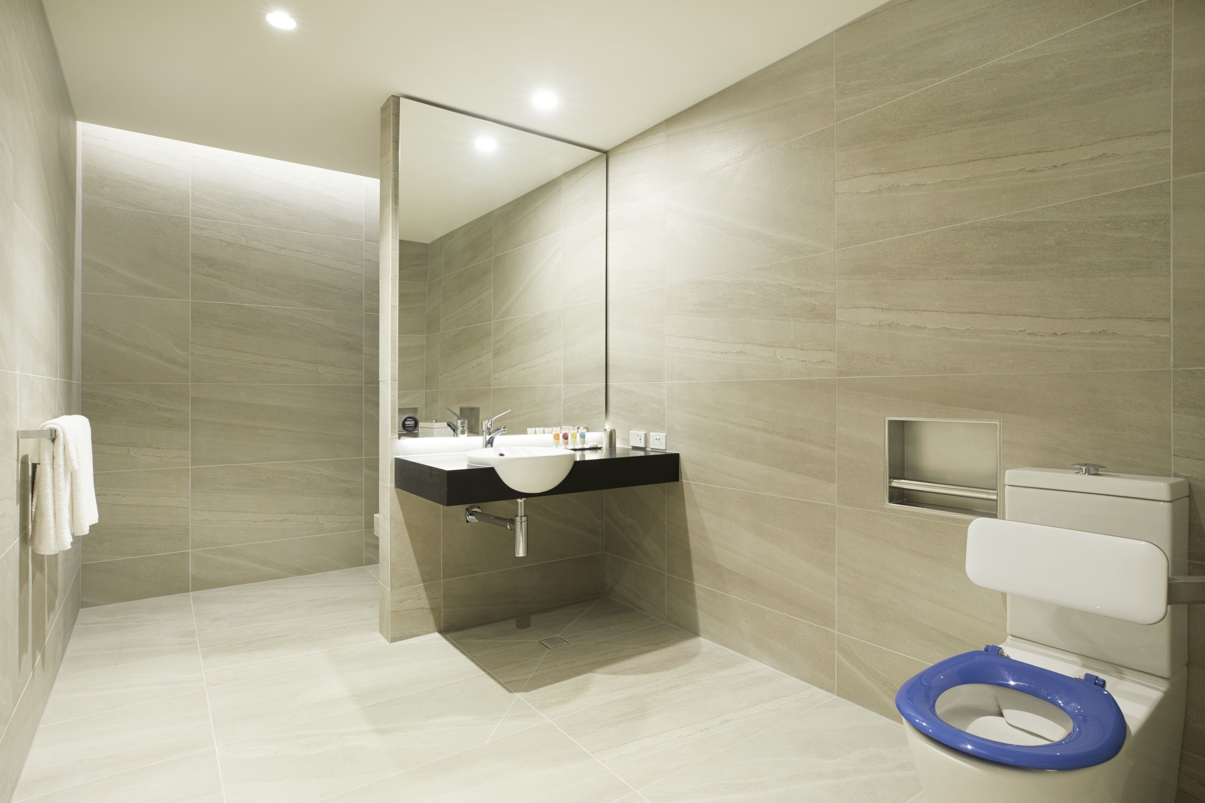 city view king room | hypo-allergenic bedding, in-room safe, desk, blackout curtains