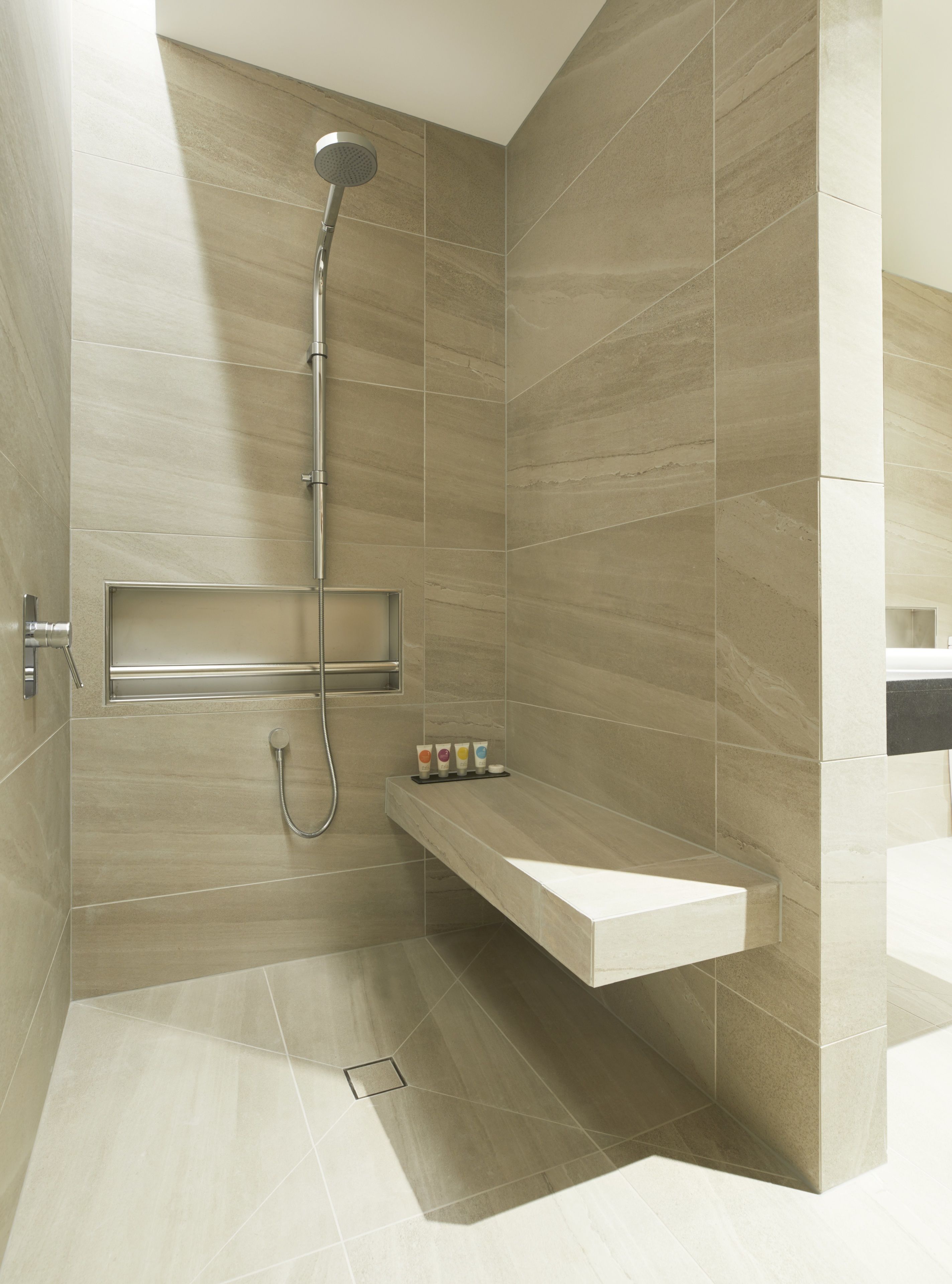 city view king room | bathroom | free toiletries, hair dryer, towels, soap