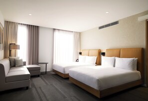 客房, 2 张大床 (High Floor) | 防过敏的被褥、客房内保险箱、办公桌、遮光窗帘