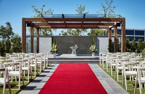 Outdoor wedding area - Hyatt Place Melbourne, Essendon Fields (Essendon Fields)