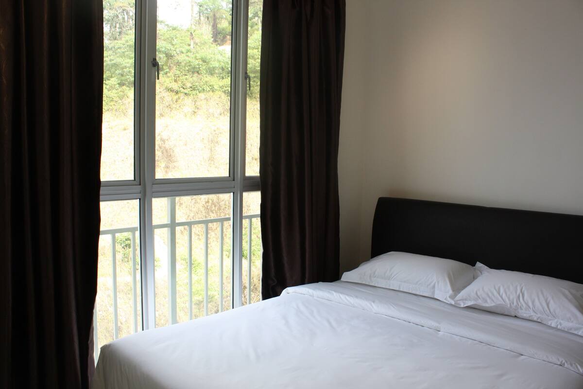 Apartemen (Promo Queen Family Standard Room) | 1 kamar tidur dan meja kerja