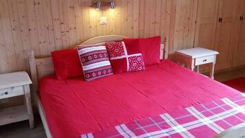 Chalet, 4 Bedrooms, Terrace (3 Bathrooms) | 4 bedrooms, desk, free cots/infant beds, free WiFi