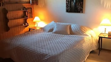 Chalet, 3 chambres, 2 salles de bains, vue montagne | 3 chambres, bureau, lits bébé (gratuits), Wi-Fi gratuit