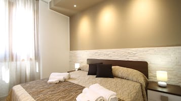 Minibar, in-room safe, desk, iron/ironing board