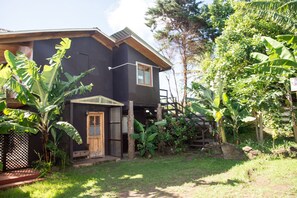 Front of property - Te Ngahu Bungalows (Hanga Roa)