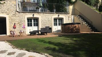 Maniküre und Pediküre, Massageanwendungen