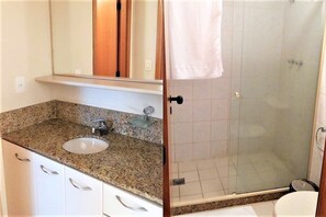 Apartment, 1 Bedroom (403) | Bathroom - Bull House - Ipanema Flat - 161017 (Rio de Janeiro)