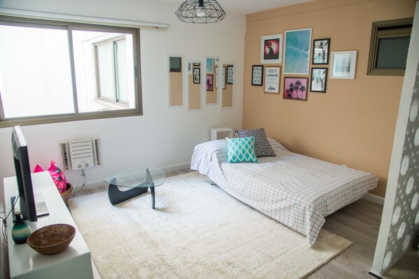 Appartement, 1 chambre (305) | Salle de séjour | Télévision à écran plat