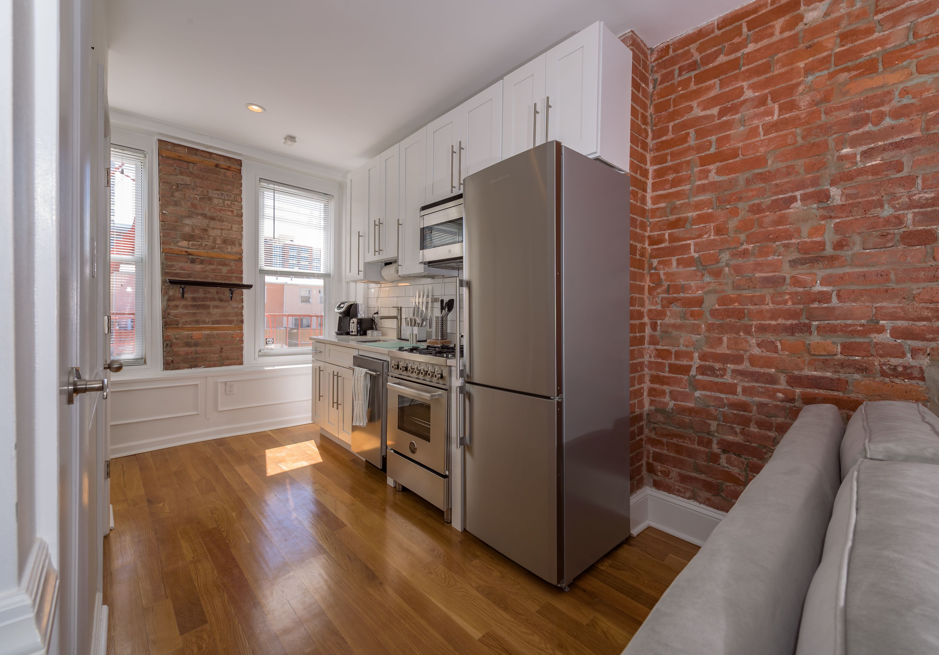 Apartamento clássico, 2 quartos, terraço | Cozinha privada | Geladeira, micro-ondas, fogão, cooktop