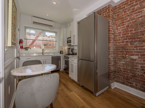 Deedee's Downtown Flats