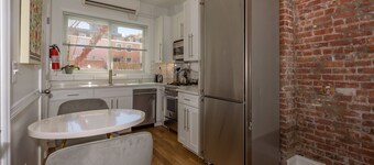 Deedee's Downtown Flats