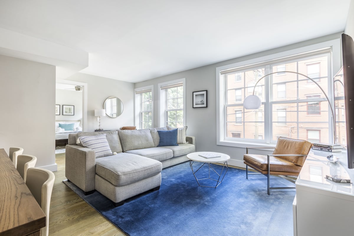 Deluxe Apartment, 2 Bedrooms, Accessible, 2 Bathrooms | Living area | Flat-screen TV