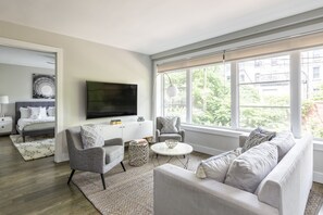 スーペリア デュープレックス 4 ベッドルーム テラス | リビング エリア | 薄型テレビ