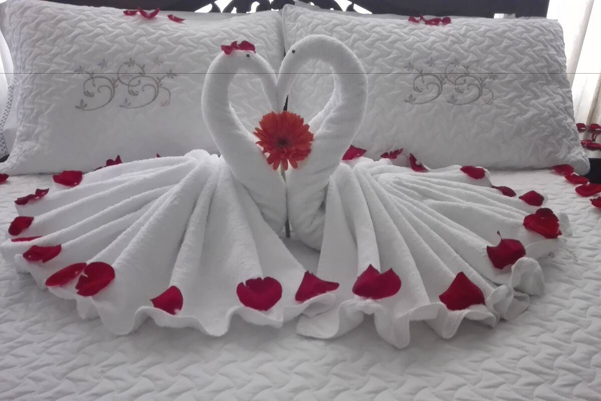Romantic Double Room, 1 Double Bed | Desk, soundproofing, free WiFi, bed sheets