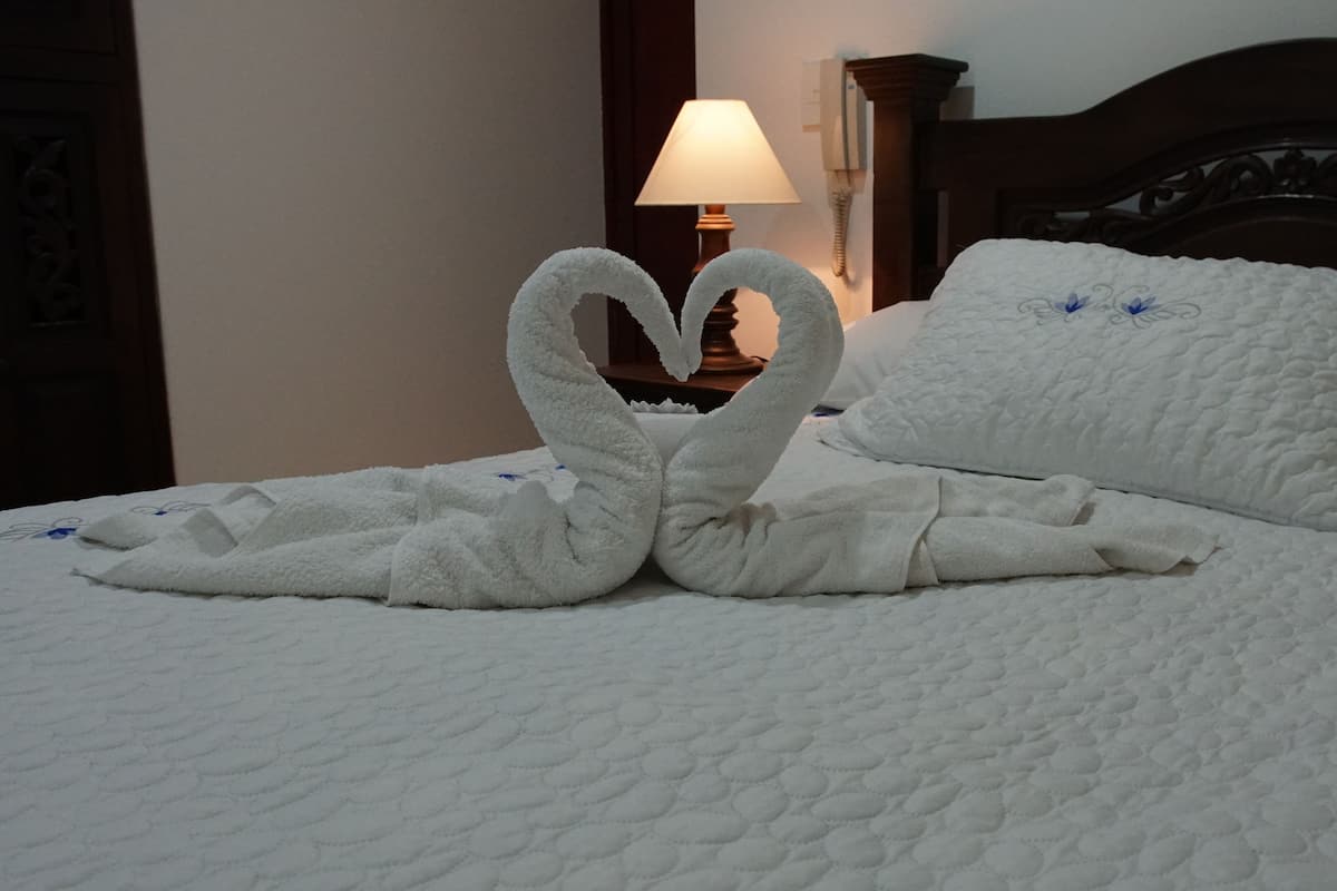 Double Room | Desk, soundproofing, free WiFi, bed sheets