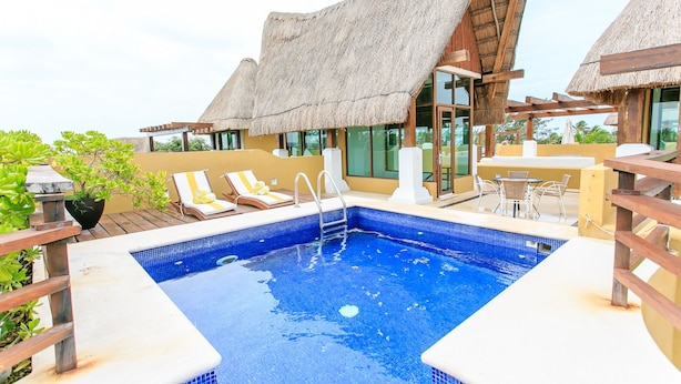 Luxury Penthouse, 2 Bedrooms, City View | Pool | Outdoor pool