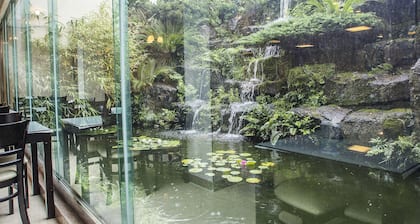 Whinstone Hotel and Resort