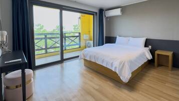 Camera familiare, vista oceano | Tende oscuranti, Wi-Fi gratuito, lenzuola, accesso in sedia a rotelle