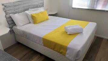4 Berth Bungalow | 1 bedroom, iron/ironing board
