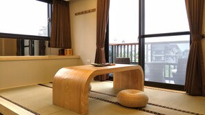 Exclusive Suite, Balcony | 1 bedroom, minibar, individually decorated, individually furnished - Sunny Stream Villa (Wujie)
