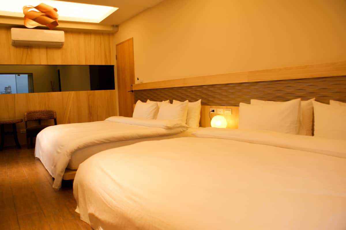 Habitación cuádruple Confort, tina | 1 habitación, minibar, cortinas blackout y insonorización