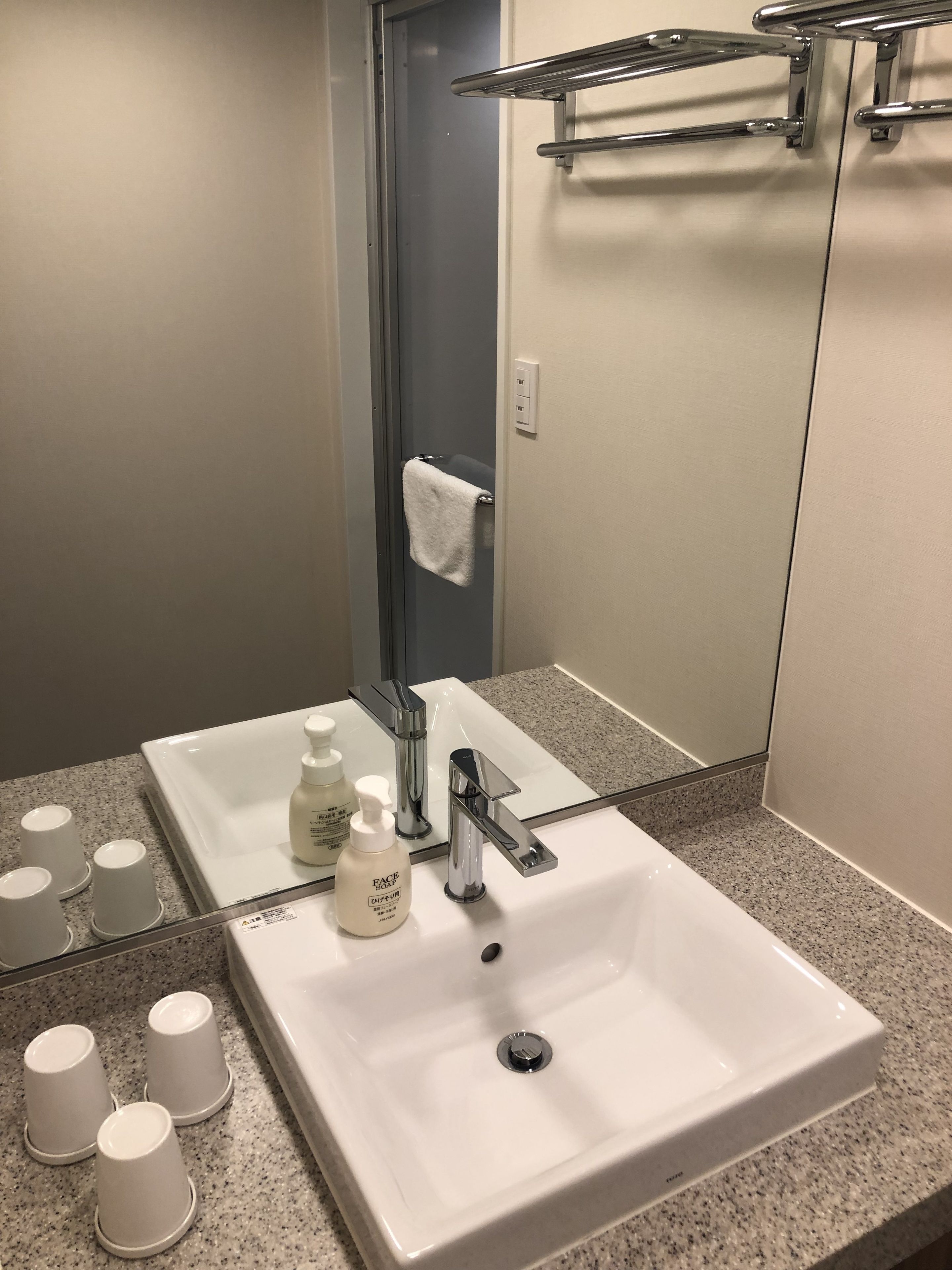 deluxe twin room, non smoking (5 min walk from shinagawa station) | bathroom sink