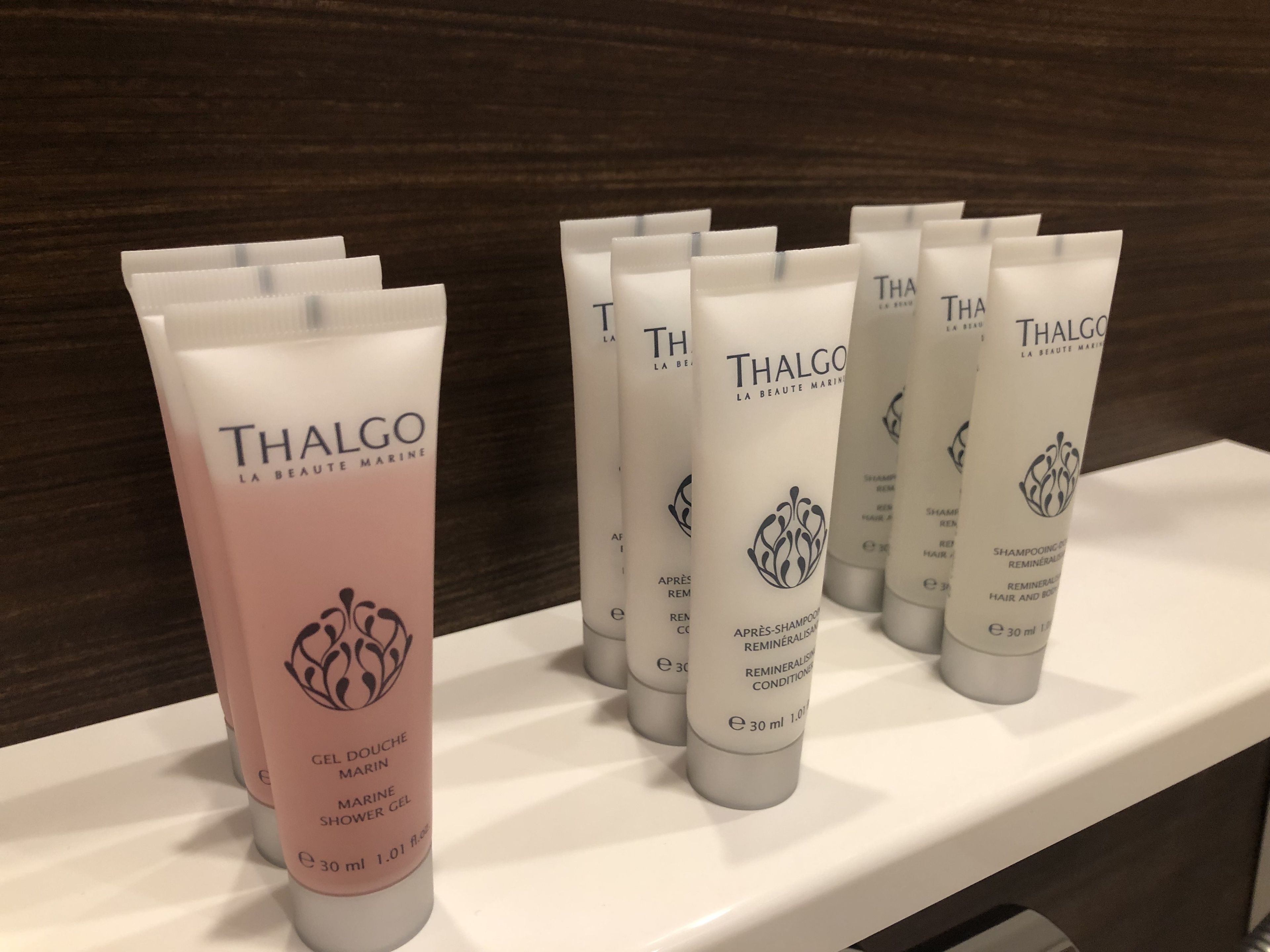 deluxe twin room, non smoking (5 min walk from shinagawa station) | bathroom amenities | combined shower/bathtub, free toiletries, hair dryer, slippers