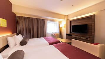 Escritorio, cortinas opacas, tabla de planchar con plancha y wifi gratis