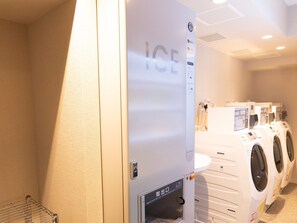 Bureau, rideaux occultants, fer et planche à repasser, Wi-Fi gratuit