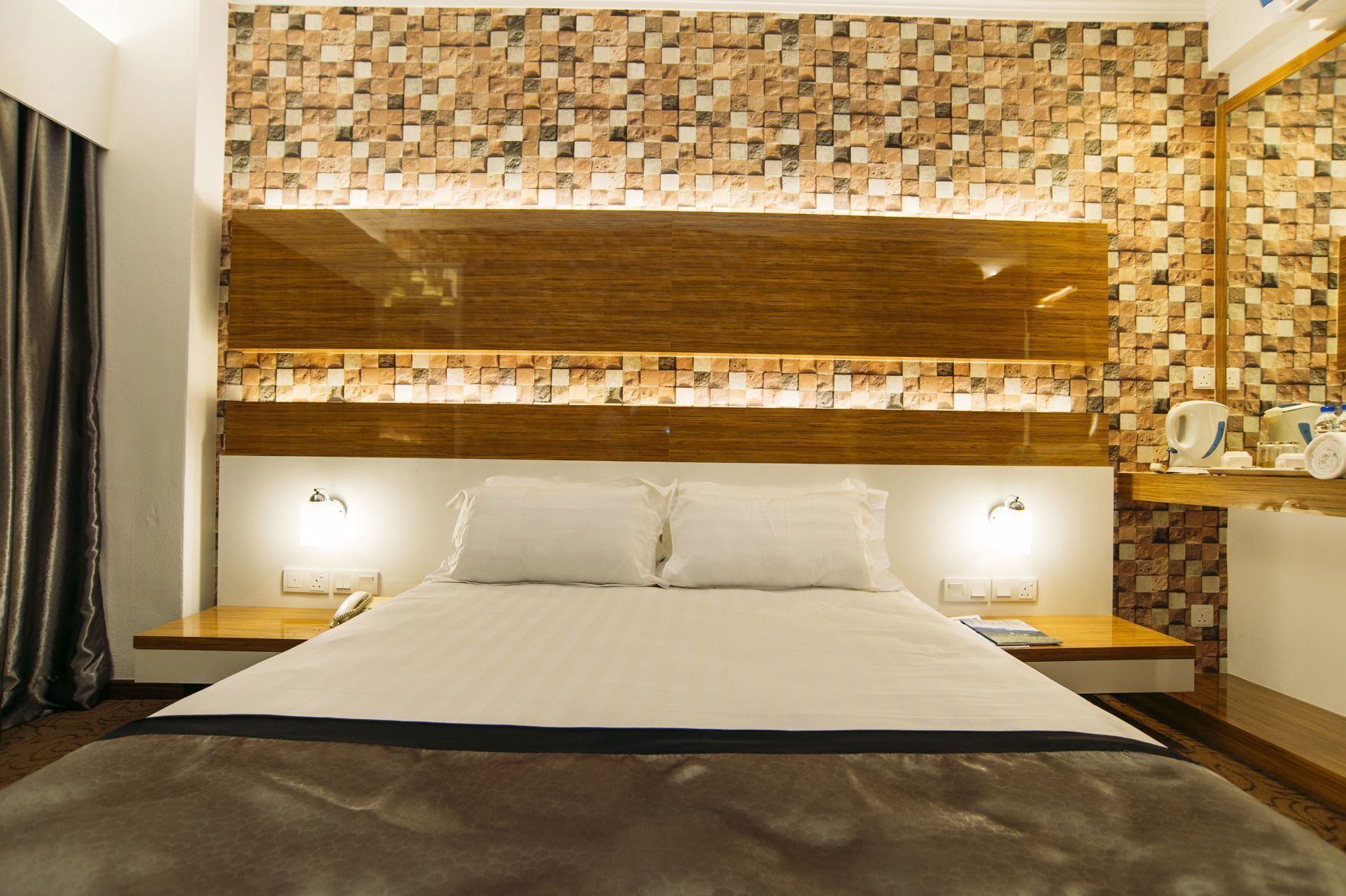 Bureau, fer et planche à repasser, Wi-Fi gratuit, draps fournis