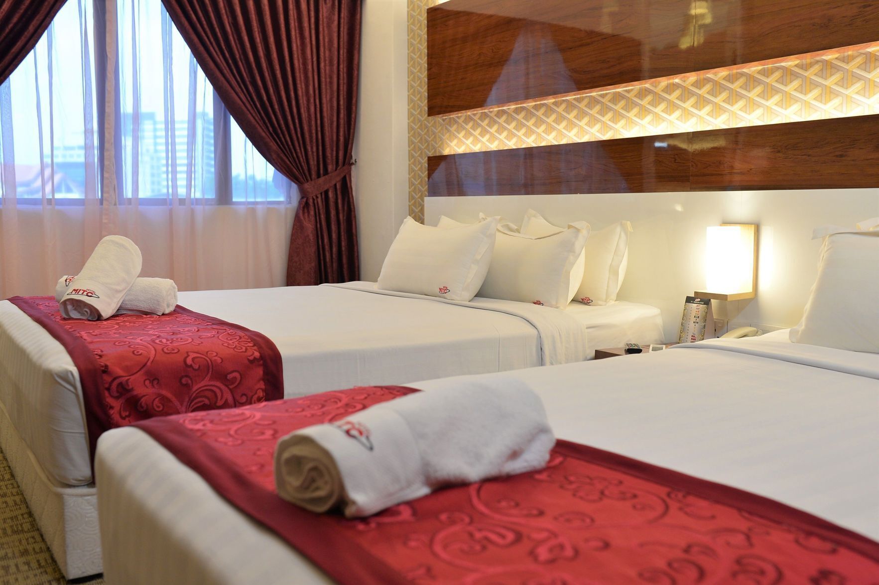 Skrivebord, strykejern/-brett, wi-fi (inkludert) og sengetøy